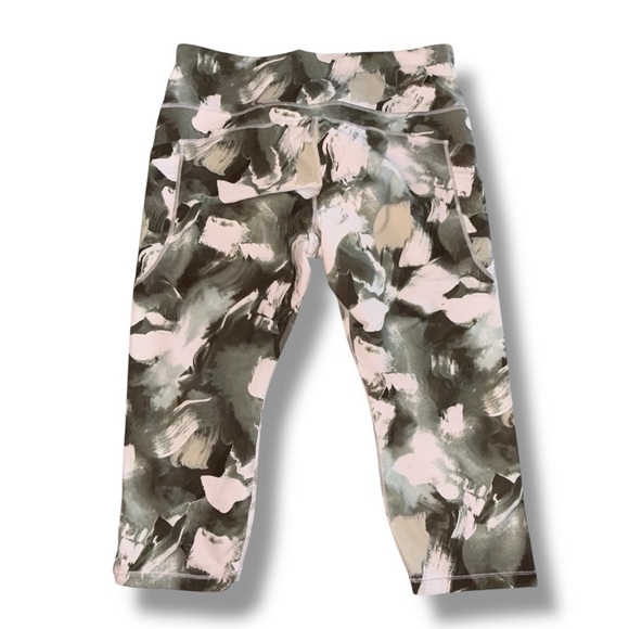 ATHLETA Ultimate Stash II Capri - Plus 2X Painted Energy Olive - Picture 3 of 9